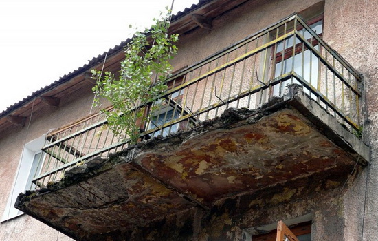 Этапы ремонта аварийного балкона