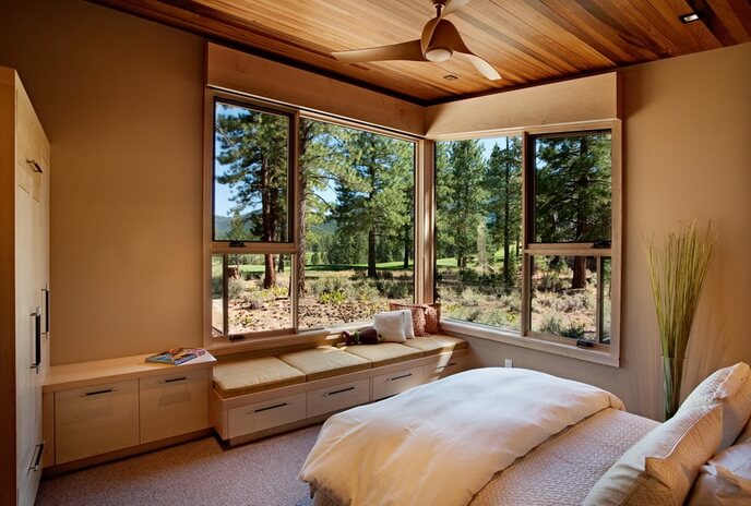 Спальня с угловым панорамным окном