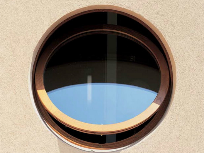 Ламинированное круглое окно