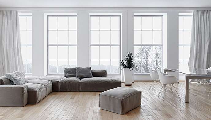 белые окна со шпросами в гостиной