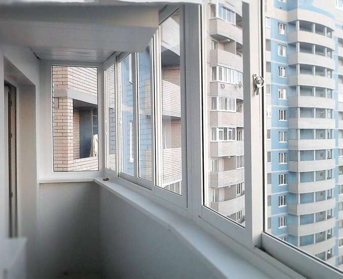 Балкон с раздвижными окнами